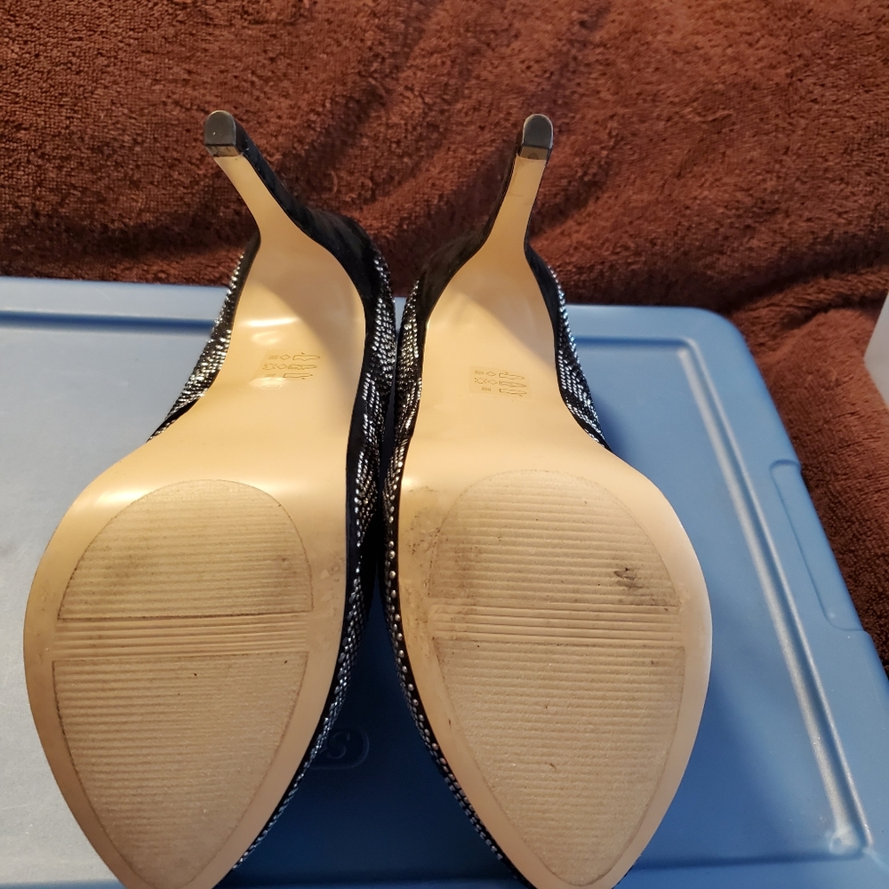 Heels - Picture 2 of 5